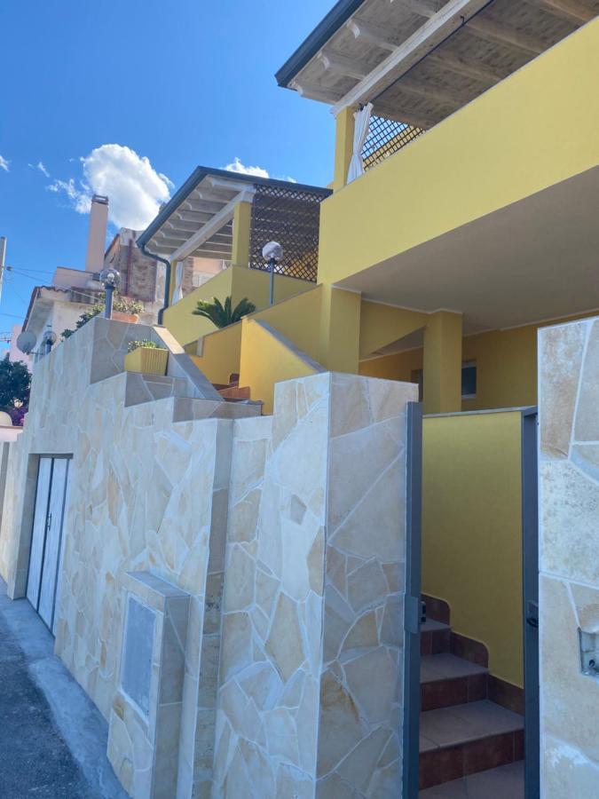 La Casa Gialla Кала Гононе Екстериор снимка