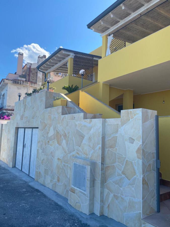 La Casa Gialla Кала Гононе Екстериор снимка