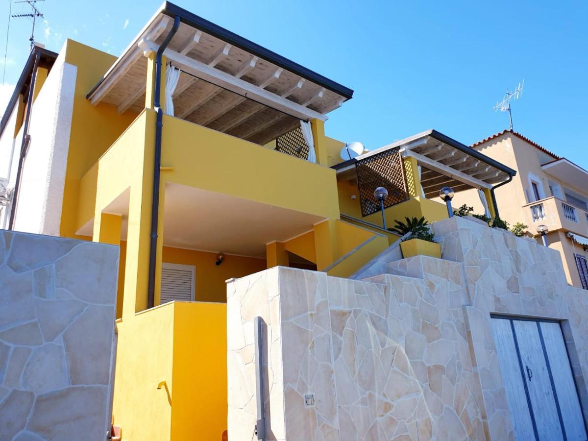 La Casa Gialla Кала Гононе Екстериор снимка