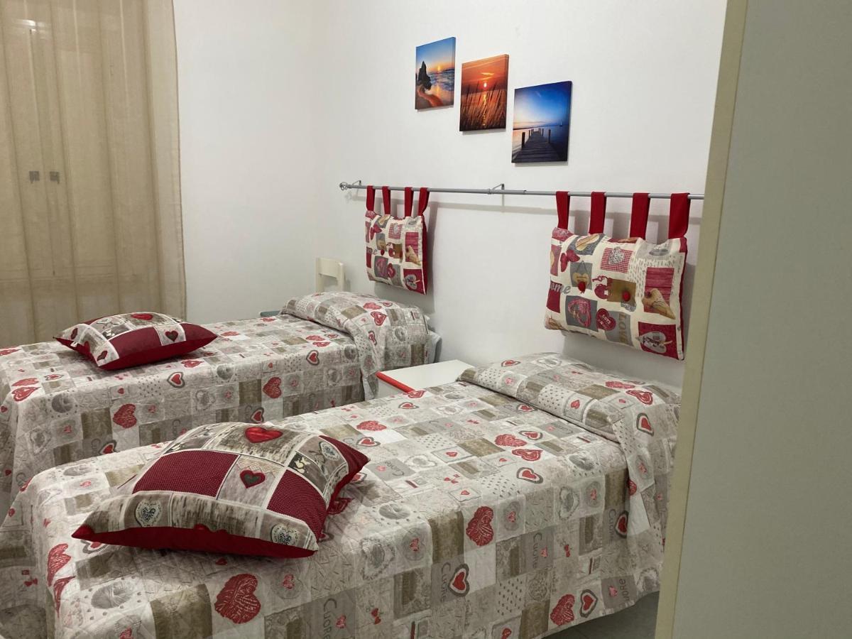 La Casa Gialla Кала Гононе Екстериор снимка