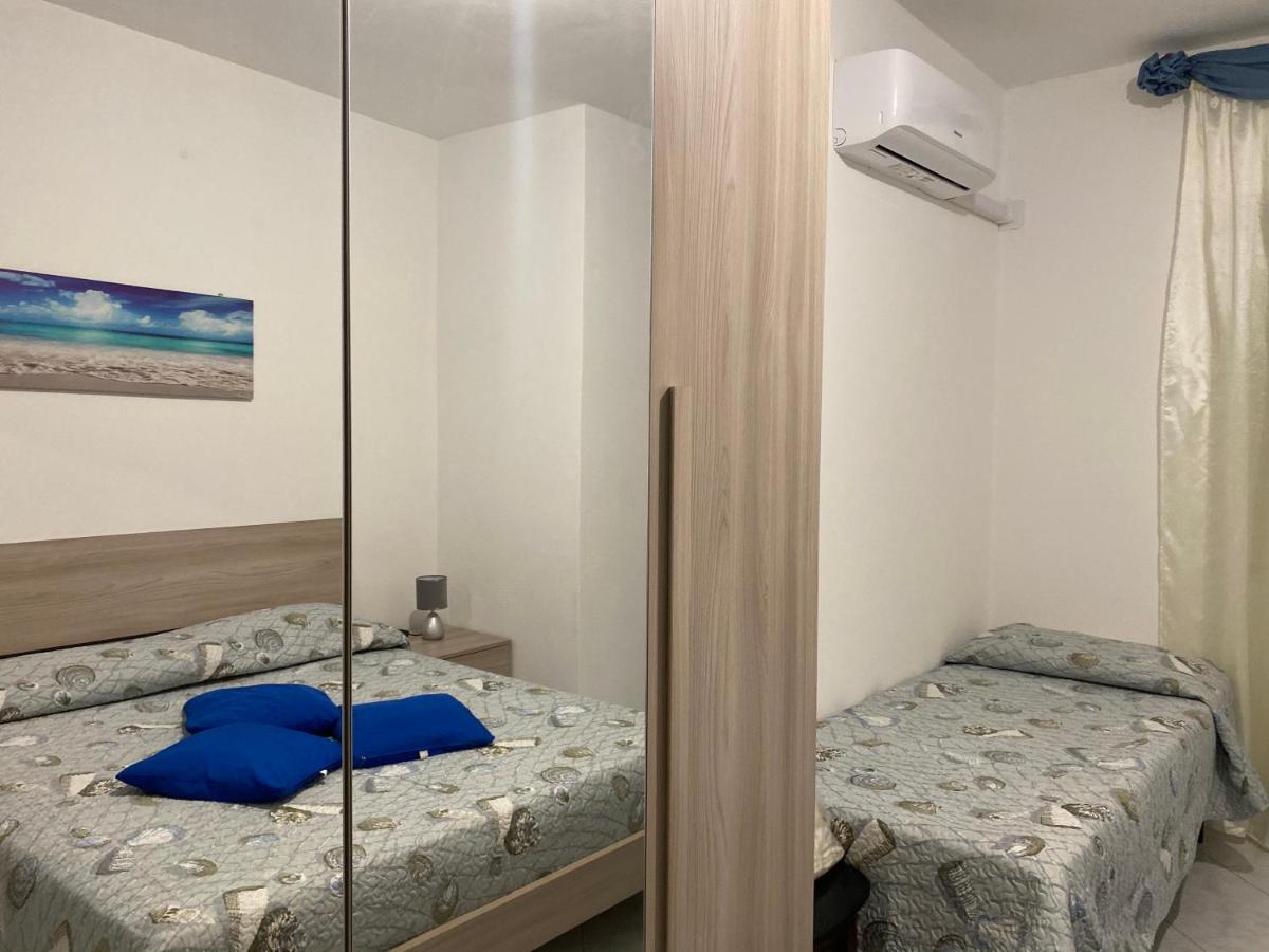 La Casa Gialla Кала Гононе Екстериор снимка